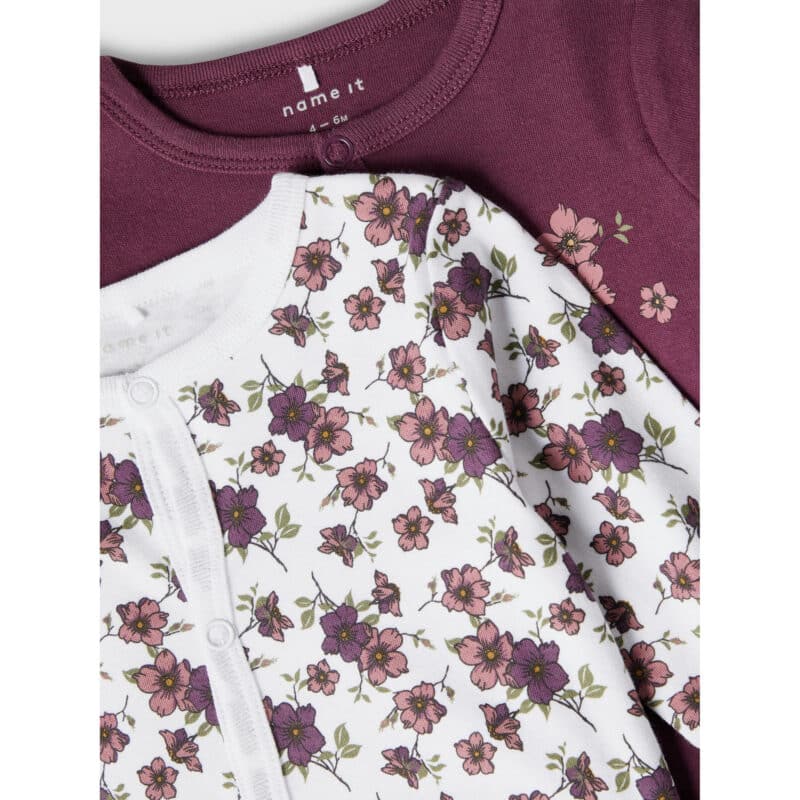 NAME IT 2er Pack Baby-Mädchen Schlafanzug Blumen Blüten Schlafstrampler Druckknöpfe in Weiß/Violett – Detailbild 5 – jetzt kaufen bei Lifetex-Heimtextilien.de