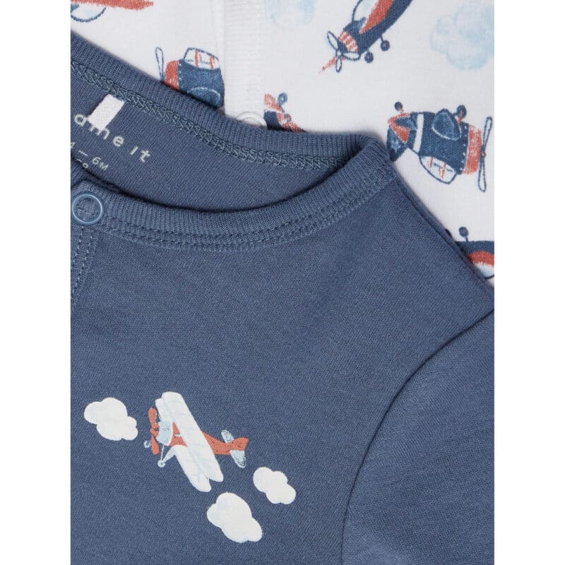 NAME IT 2er Pack Baby-Jungen Schlafanzug Flugzeuge Schlafstrampler Druckknöpfe in Weiß/Blau – Detailbild 4 – jetzt kaufen bei Lifetex-Heimtextilien.de